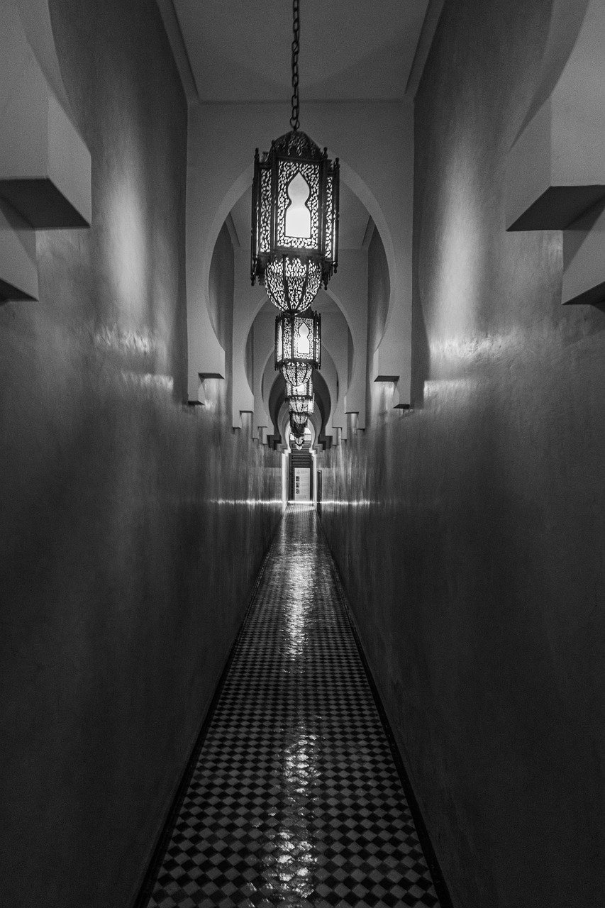 Lanterns & Lighting