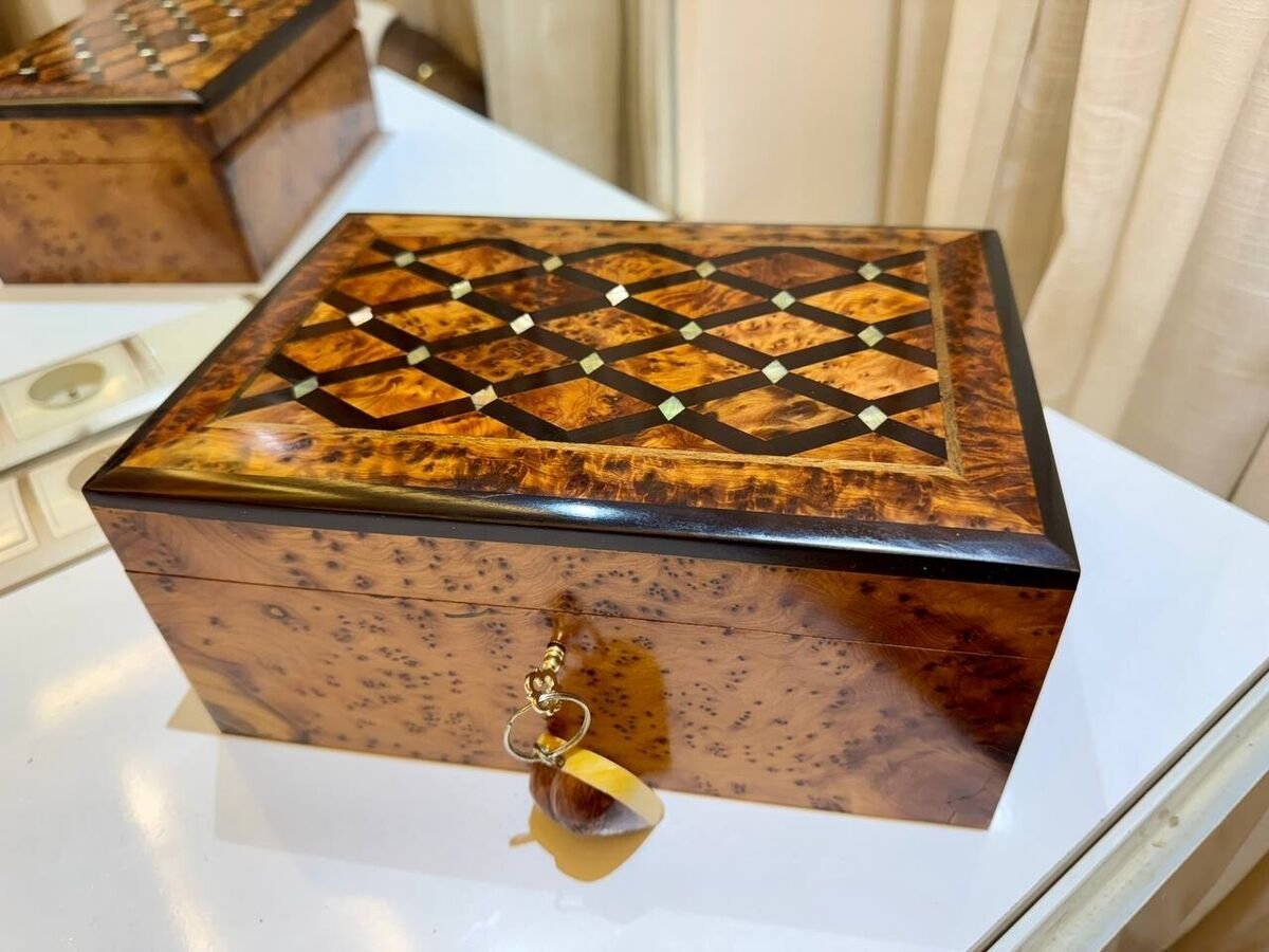 Decorative & Small Art Objects